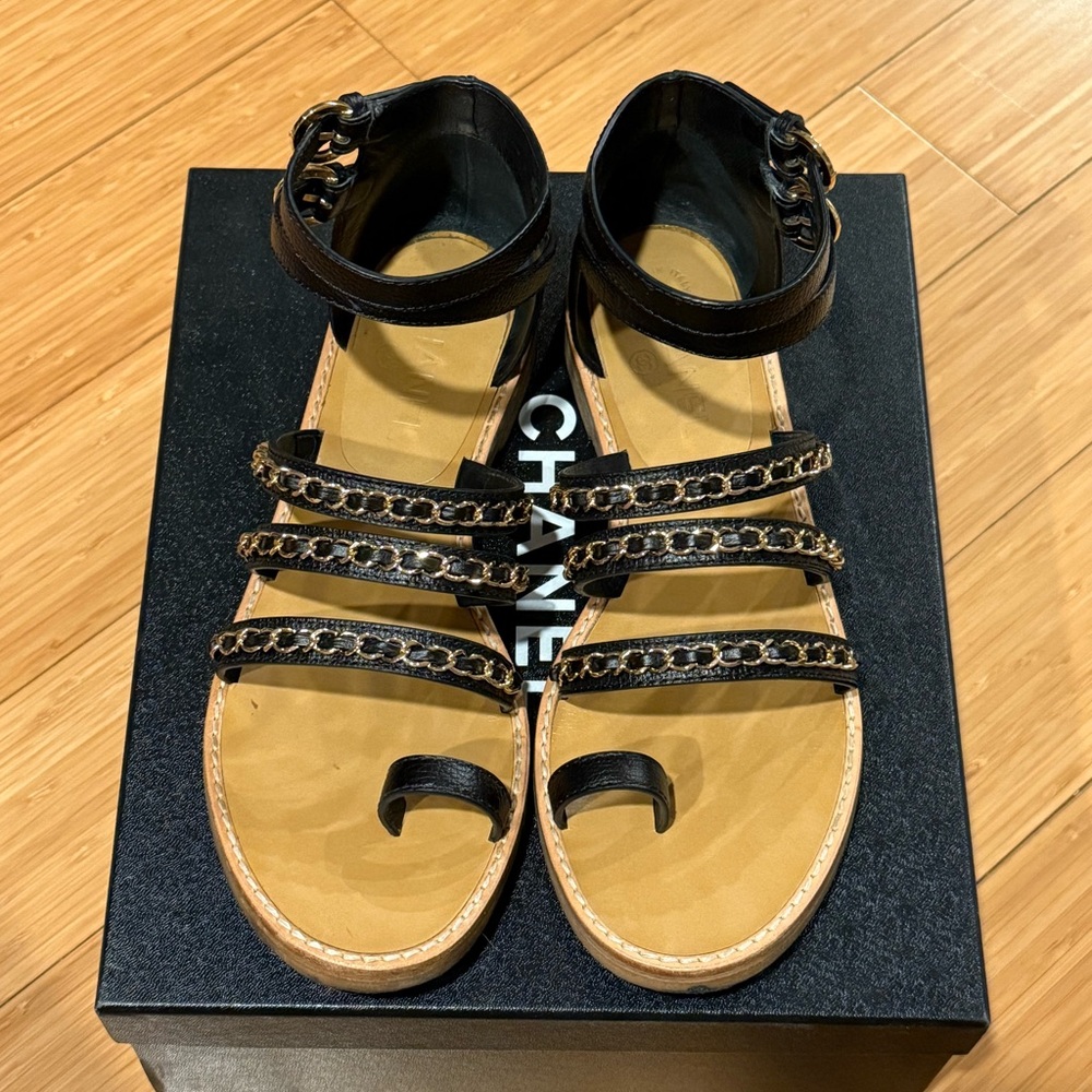 CHANEL Black leather gold Chain Strap Sandals